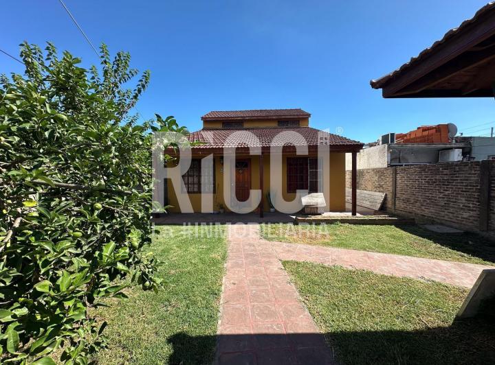 Casa · 350m² · 4 Ambientes · 2 Cocheras