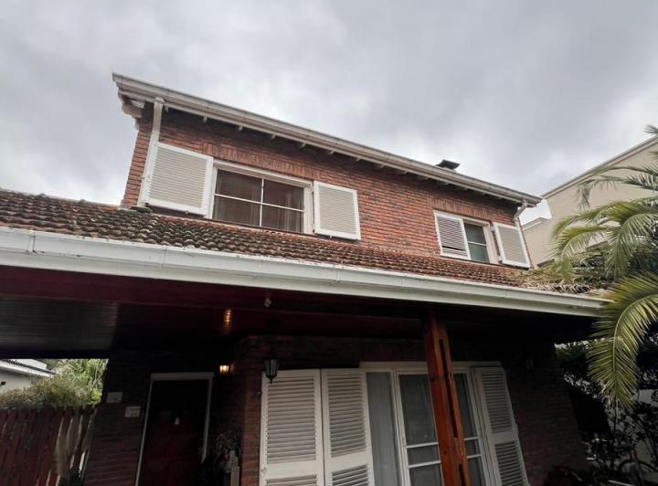 Casa · 200m² · 5 Ambientes · 1 Cochera