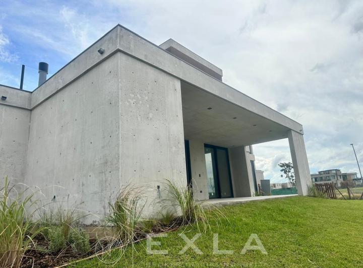 Casa · 346m² · 5 Ambientes · 1 Cochera