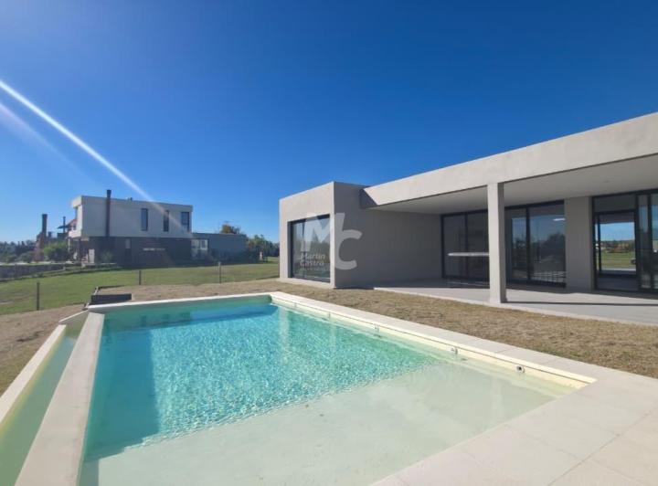 Casa · 350m² · 4 Ambientes · 1 Cochera
