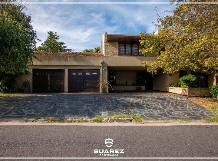 Casa · 350m² · 5 Ambientes · 1 Cochera