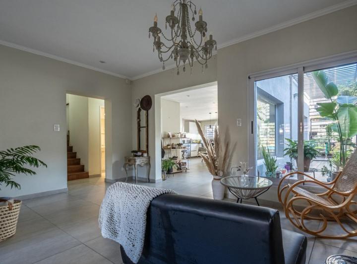 Casa · 300m² · 5 Ambientes · 3 Cocheras