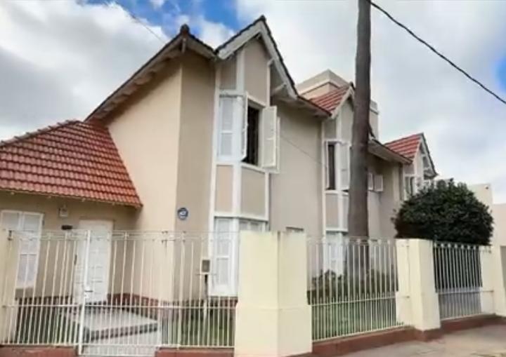 Casa · 230m² · 6 Ambientes