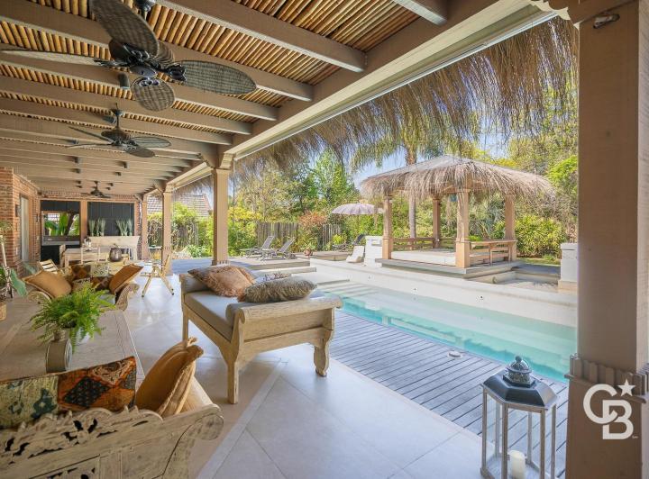 Casa · 364m² · 5 Ambientes · 2 Cocheras