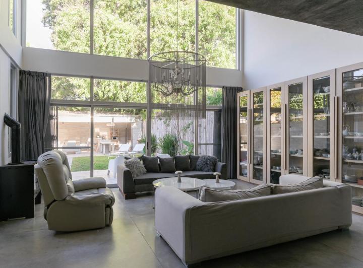 Casa · 437m² · 4 Dormitorios · 2 Cocheras
