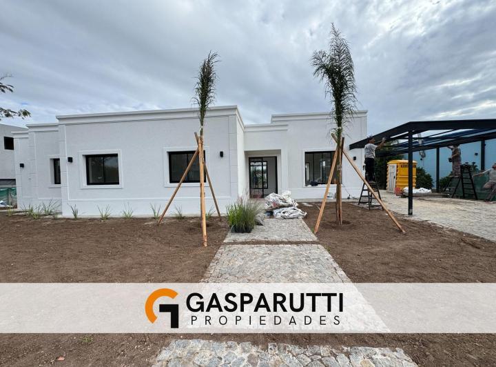 Casa · 180m² · 4 Ambientes · 4 Cocheras