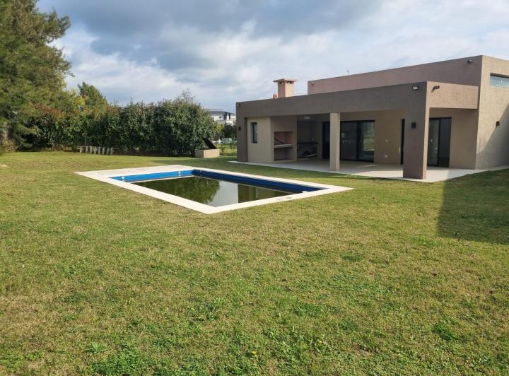 Casa · 183m² · 4 Ambientes · 2 Cocheras