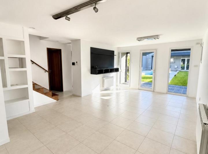 Casa · 250m² · 6 Ambientes · 2 Cocheras