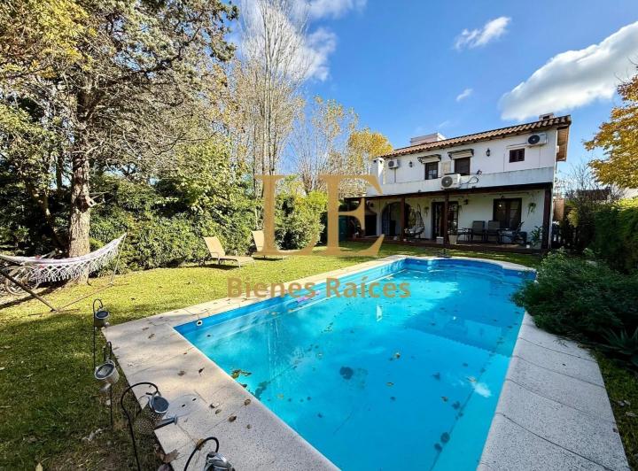 Casa · 190m² · 5 Ambientes · 2 Cocheras