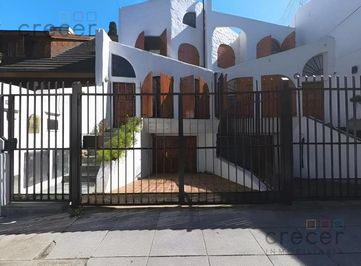 Casa · 192m² · 6 Ambientes · 2 Cocheras