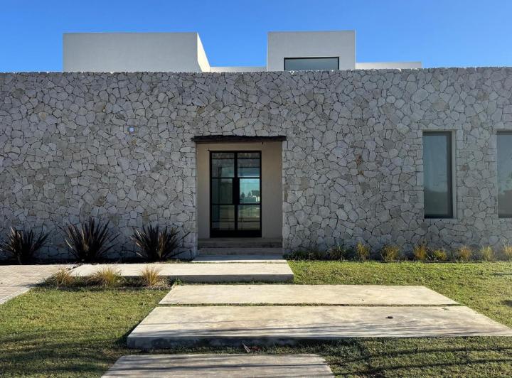 Casa · 223m² · 5 Ambientes · 2 Cocheras