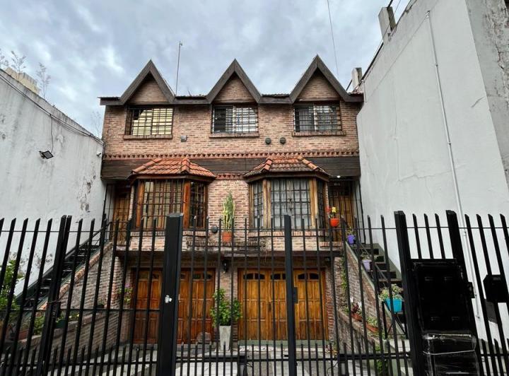 Casa · 130m² · 4 Ambientes · 1 Cochera