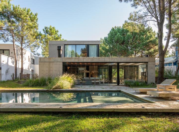 Casa · 395m² · 5 Ambientes · 2 Cocheras