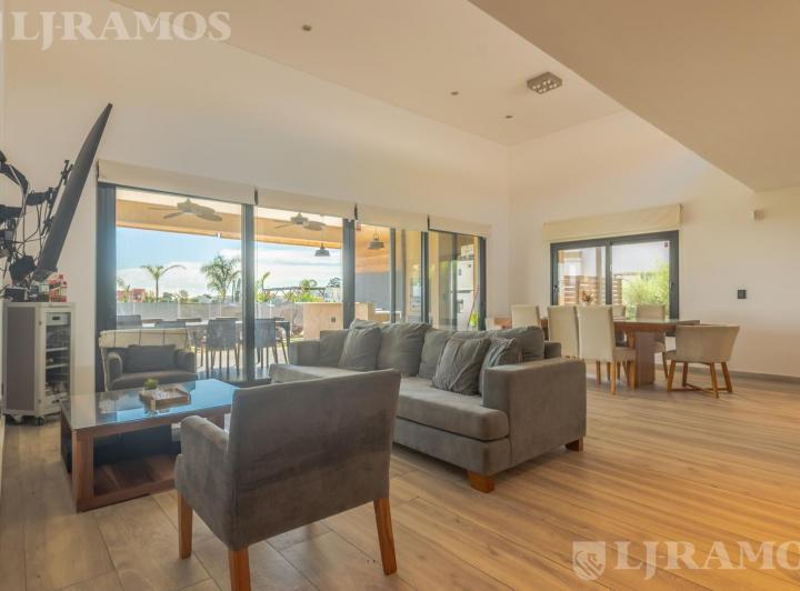 Casa · 170m² · 5 Ambientes · 5 Cocheras
