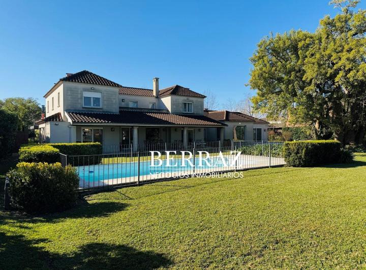 Casa · 430m² · 11 Ambientes · 6 Cocheras
