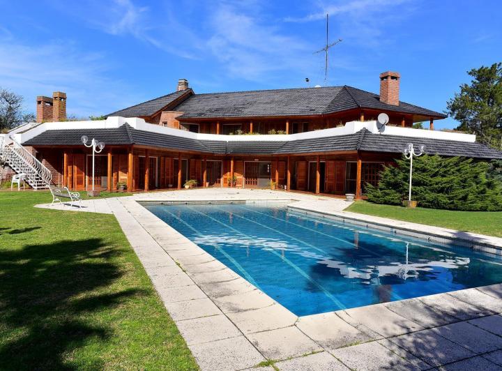 Casa · 514m² · 8 Ambientes · 2 Cocheras