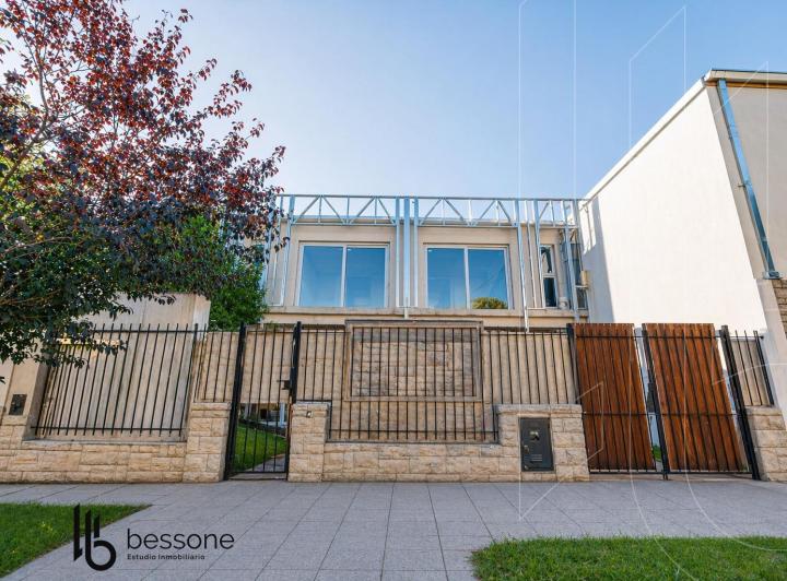 Casa · 100m² · 4 Ambientes · 1 Cochera