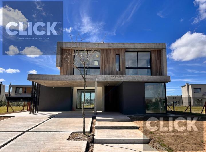 Casa · 184m² · 5 Ambientes · 4 Cocheras