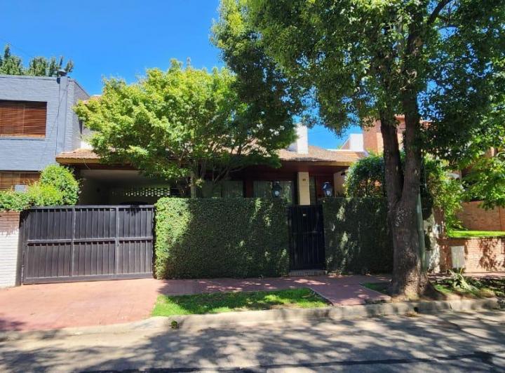 Casa · 294m² · 5 Ambientes · 1 Cochera