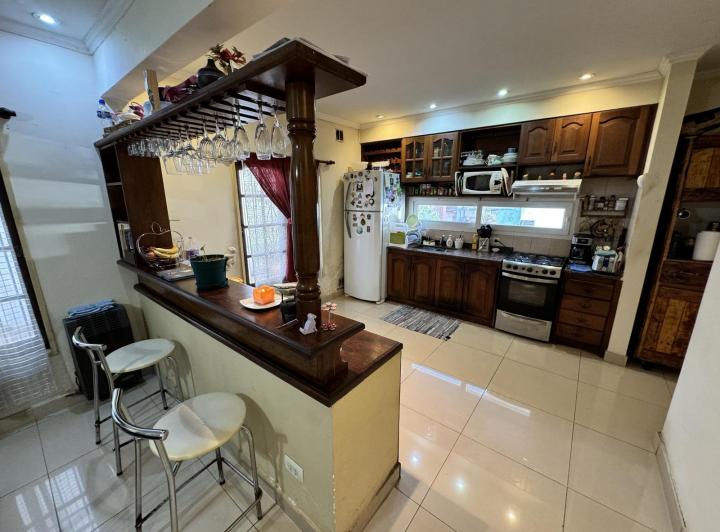 Casa · 148m² · 4 Ambientes · 2 Cocheras