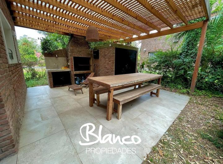 Casa · 150m² · 5 Ambientes · 2 Cocheras
