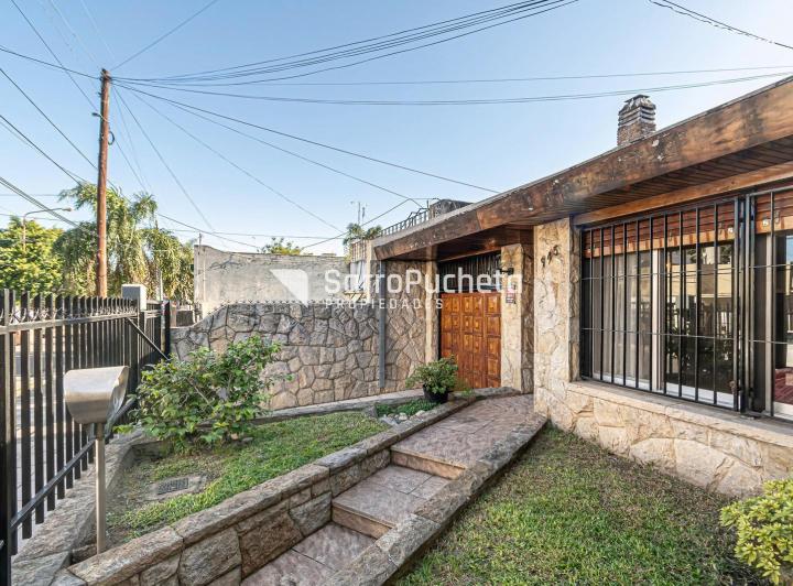 Casa · 220m² · 4 Ambientes · 2 Cocheras