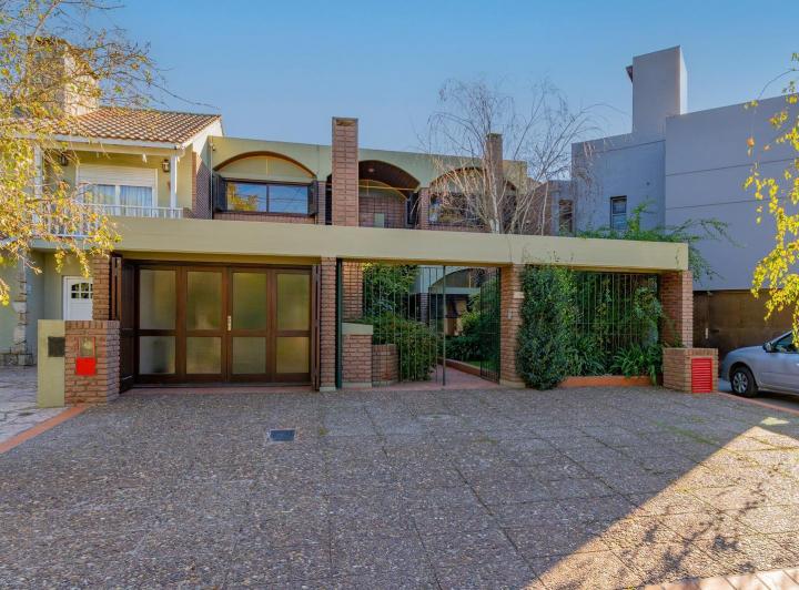 Casa · 175m² · 4 Ambientes · 2 Cocheras