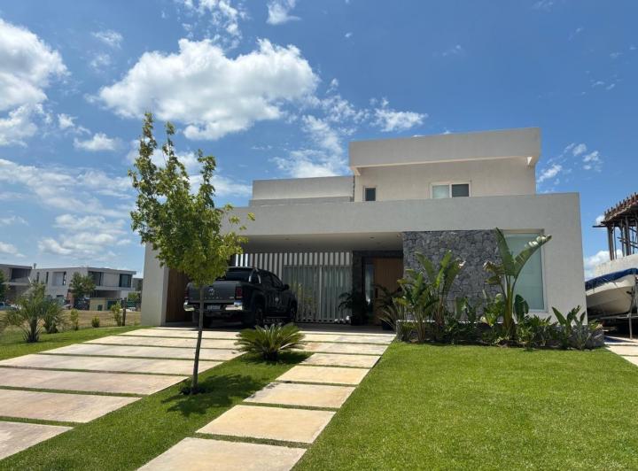 Casa · 250m² · 5 Ambientes · 2 Cocheras