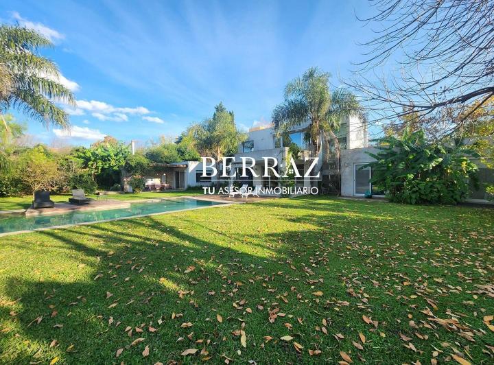 Casa · 301m² · 7 Ambientes · 4 Cocheras