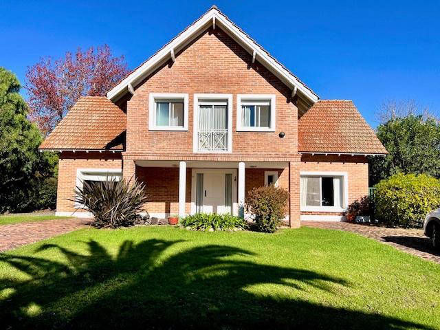 Casa · 170m² · 5 Ambientes · 1 Cochera