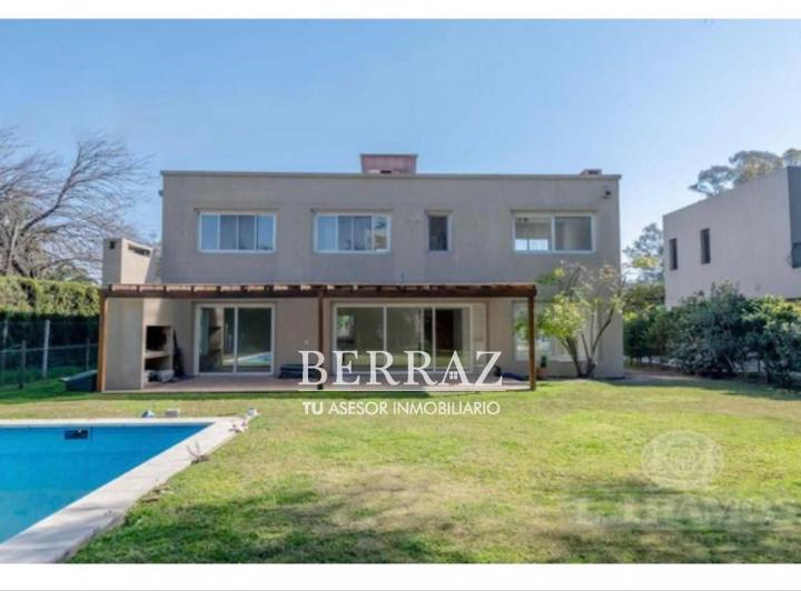 Casa · 300m² · 5 Ambientes · 1 Cochera