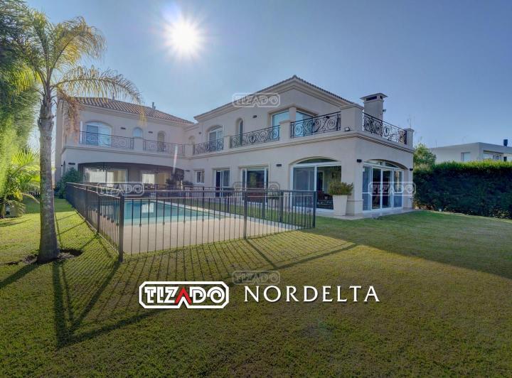 Casa · 320m² · 5 Ambientes · 1 Cochera