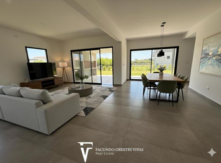 Casa · 155m² · 4 Ambientes · 2 Cocheras
