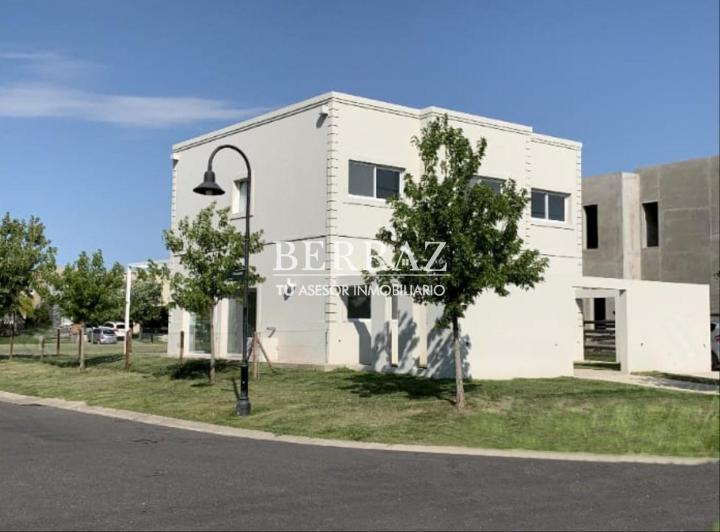 Casa · 191m² · 5 Ambientes · 1 Cochera