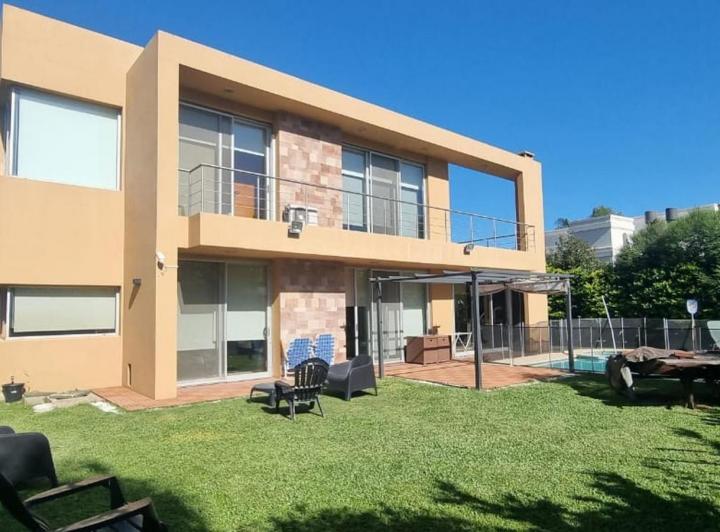 Casa · 280m² · 5 Ambientes · 7 Cocheras