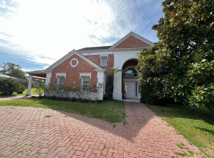 Casa · 280m² · 5 Ambientes · 1 Cochera