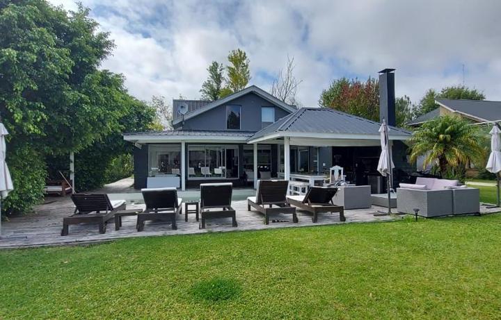 Casa · 350m² · 5 Ambientes