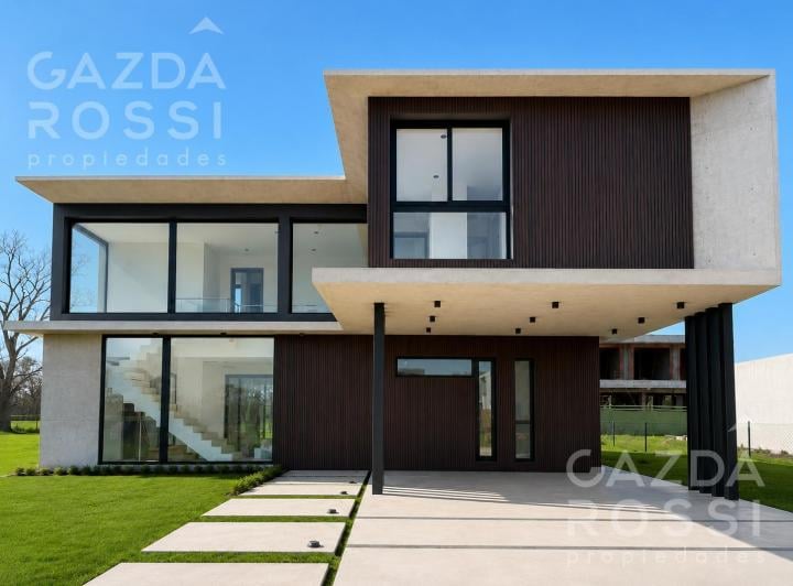 Casa · 220m² · 5 Ambientes · 4 Cocheras