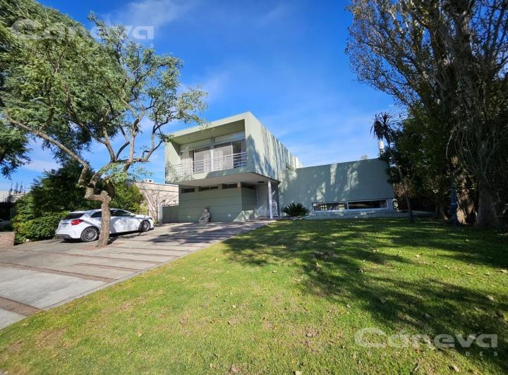 Casa · 208m² · 6 Ambientes