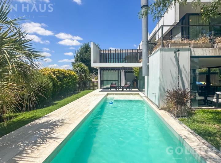 Casa · 225m² · 6 Ambientes · 2 Cocheras
