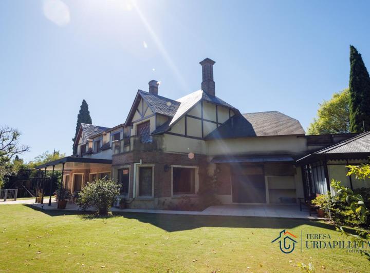 Casa · 650m² · 5 Dormitorios · 4 Cocheras