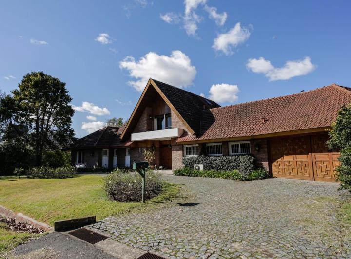 Casa · 344m² · 5 Dormitorios