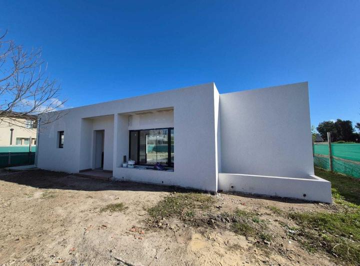 Casa · 140m² · 4 Ambientes · 2 Cocheras