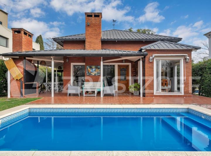Casa · 140m² · 6 Ambientes · 1 Cochera