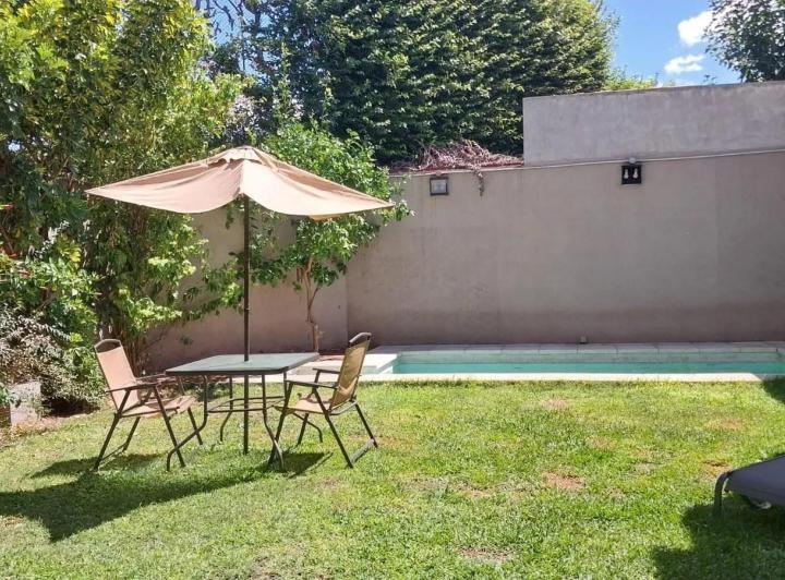 Casa · 260m² · 5 Ambientes · 1 Cochera