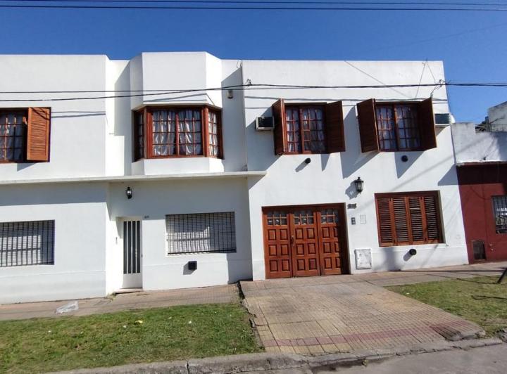 Casa · 250m² · 10 Ambientes · 1 Cochera
