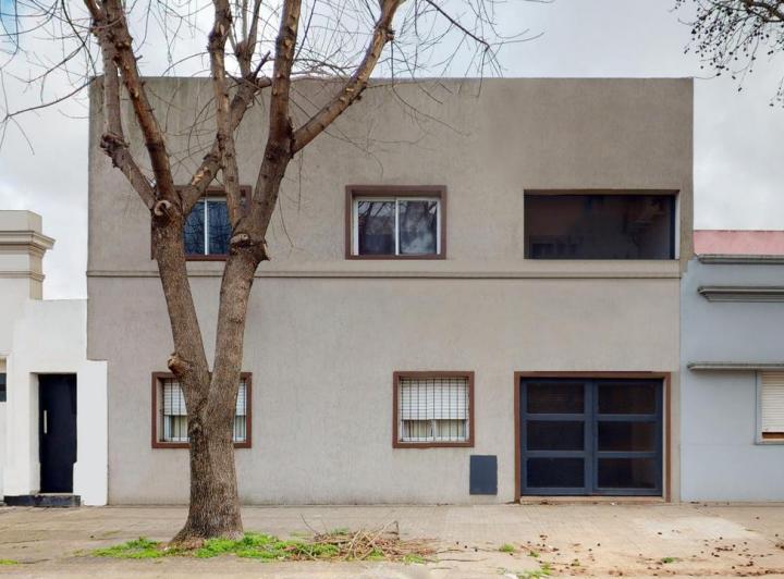 Casa · 180m² · 6 Ambientes · 1 Cochera