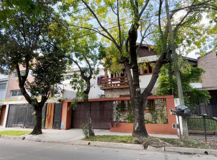 Casa · 251m² · 5 Ambientes · 1 Cochera