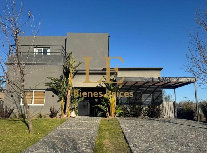Casa · 265m² · 6 Ambientes · 3 Cocheras