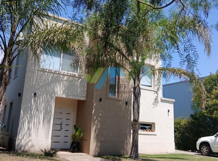 Casa · 160m² · 4 Ambientes · 1 Cochera